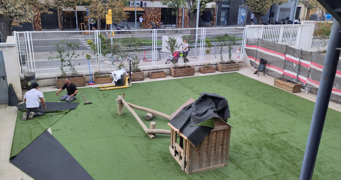 Renoven la gespa del jardí de l'escola, Escola 30 pasos